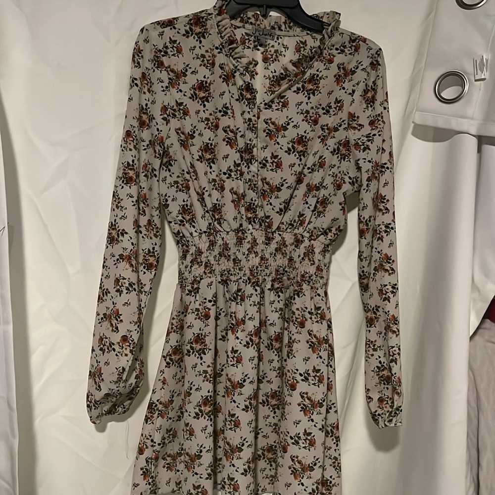 J for Justify size XL light beige with rust roses and leaves
